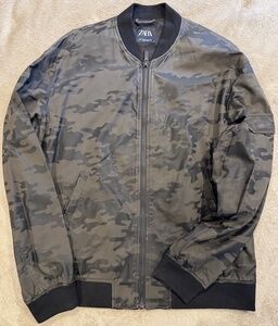 Zara Men's Camo Bomber Jacket / Size Large